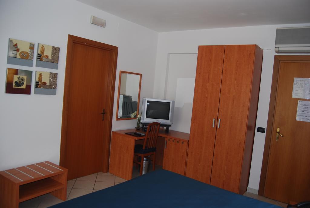 Telma Hotel แตร์ราชินา ภายนอก รูปภาพ